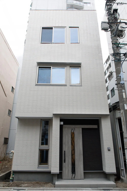 防火地域に立つ3階建て耐火木造住宅の外観（東京都台東区・15.69坪）