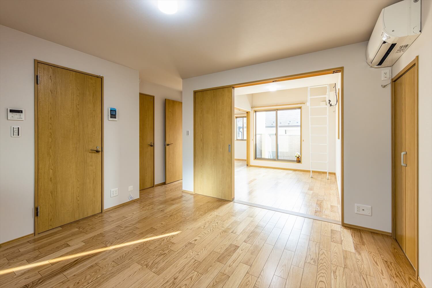 【木造２階建て完全分離二世帯住宅】敷地40坪｜延床26.3坪<br>ワンフロア一部屋 ロフト付き木造２階建て