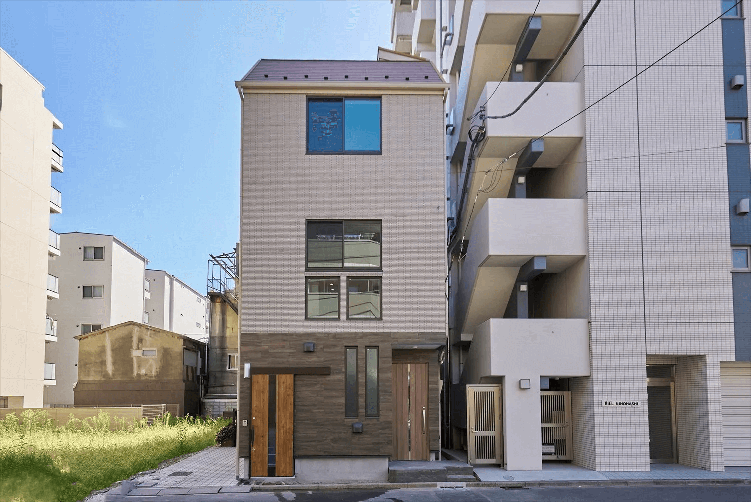 【東京都墨田区】12.17坪の狭小地に建てた木造耐火構造の3階建て二世帯住宅の事例