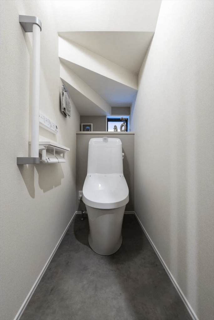 【東京都江東区】階段下のスペースを有効活用したトイレの事例