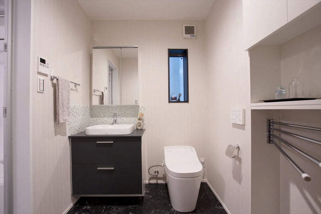【東京都江東区】洗面台が一体化したトイレのある3階建て住宅の事例