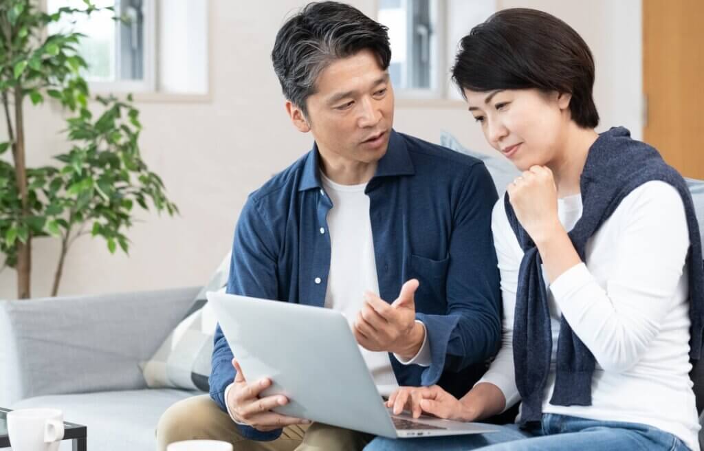 新NISAを話し合う夫婦