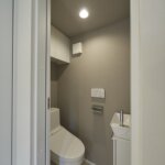 【木造3階建て狭小住宅】敷地12.8坪｜延床26.3坪<br>約13坪の台形・狭小地に建つ神収納のお家