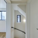 【木造3階建て狭小住宅】敷地12.8坪｜延床26.3坪<br>約13坪の台形・狭小地に建つ神収納のお家