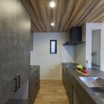 【木造3階建て狭小住宅】敷地12.8坪｜延床26.3坪<br>約13坪の台形・狭小地に建つ神収納のお家