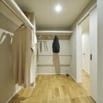 【木造3階建て狭小住宅】敷地12.8坪｜延床26.3坪<br>約13坪の台形・狭小地に建つ神収納のお家