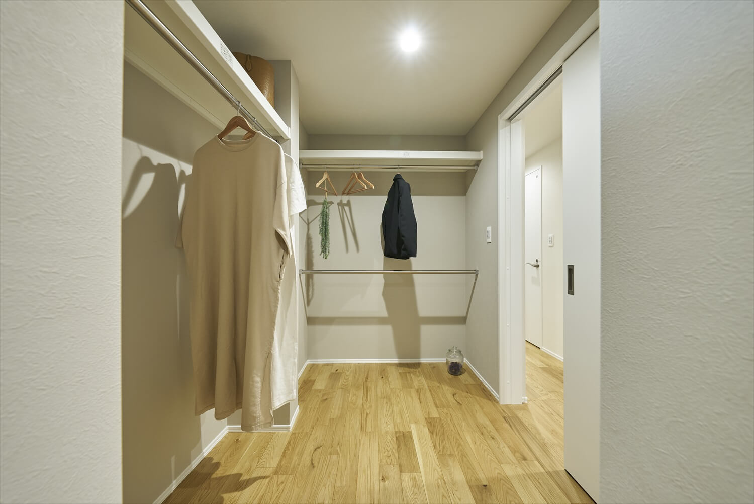 【木造3階建て狭小住宅】敷地12.8坪｜延床26.3坪<br>約13坪の台形・狭小地に建つ神収納のお家