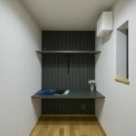 【木造3階建て狭小住宅】敷地12.8坪｜延床26.3坪<br>約13坪の台形・狭小地に建つ神収納のお家