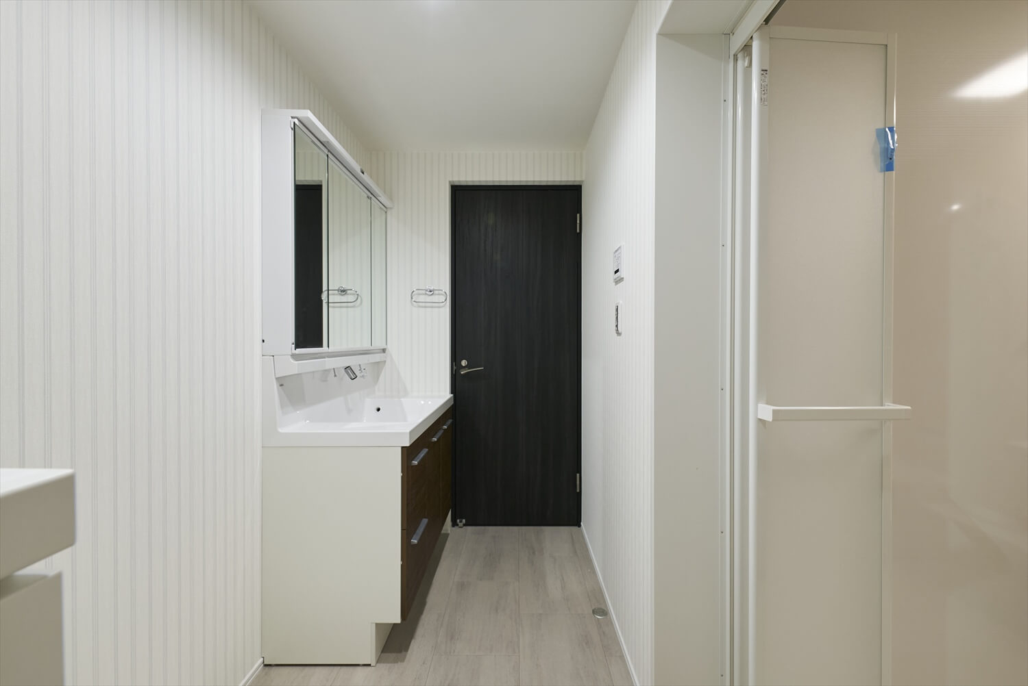 【ビルドインガレージのある木造3階建て住宅】敷地17.9坪｜延床34坪<br>狭小地に建つ家族それぞれに個室のあるお家
