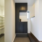 【ビルドインガレージのある木造3階建て住宅】敷地17.9坪｜延床34坪<br>狭小地に建つ家族それぞれに個室のあるお家