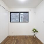【ビルドインガレージのある木造3階建て住宅】敷地17.9坪｜延床34坪<br>狭小地に建つ家族それぞれに個室のあるお家