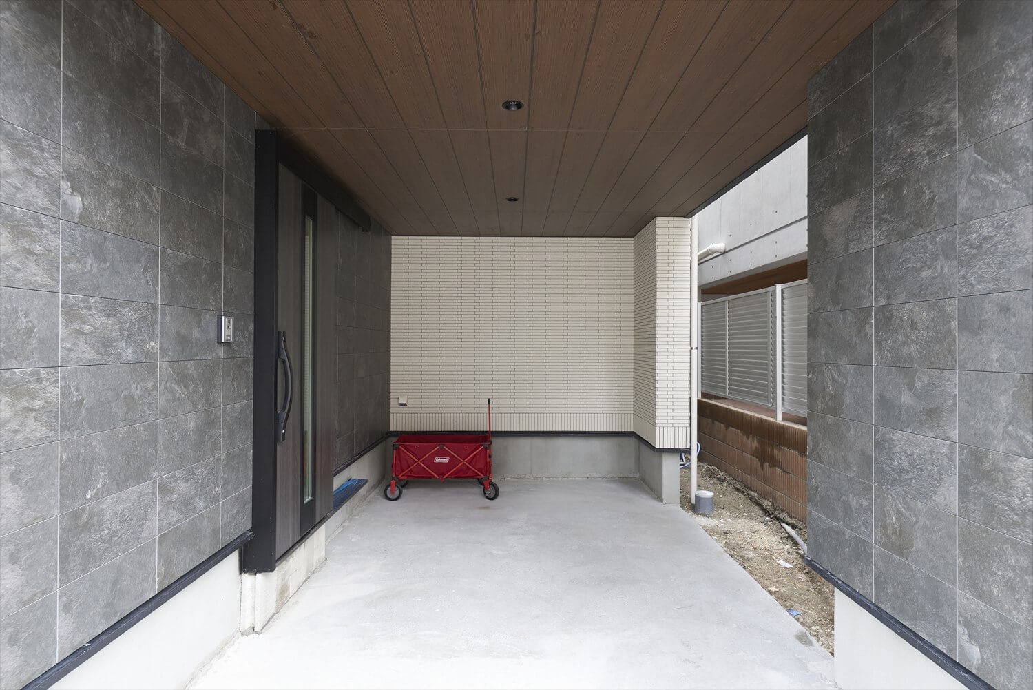 【ビルドインガレージのある木造3階建て住宅】敷地17.9坪｜延床34坪<br>狭小地に建つ家族それぞれに個室のあるお家