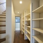 【ビルドインガレージのある木造3階建て住宅】敷地17.9坪｜延床34坪<br>狭小地に建つ家族それぞれに個室のあるお家