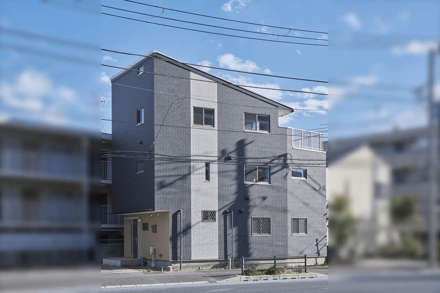 【神奈川県川崎市】変形地を活かした間取りが特徴的な二世帯3階建て住宅
