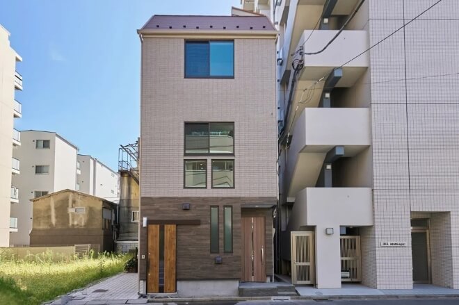 【墨田区】敷地12.17坪の土地、木造3階建てで27.74坪の広さを実現した二世帯住宅の事例