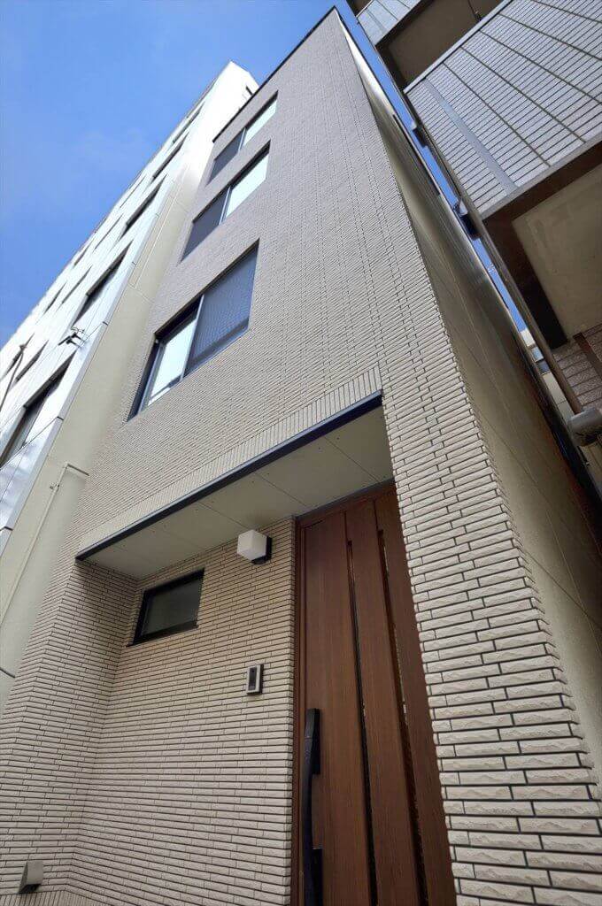 【墨田区】敷地10.12坪の土地、地下と屋上利用で広々した室内空間を実現した注文住宅の事例