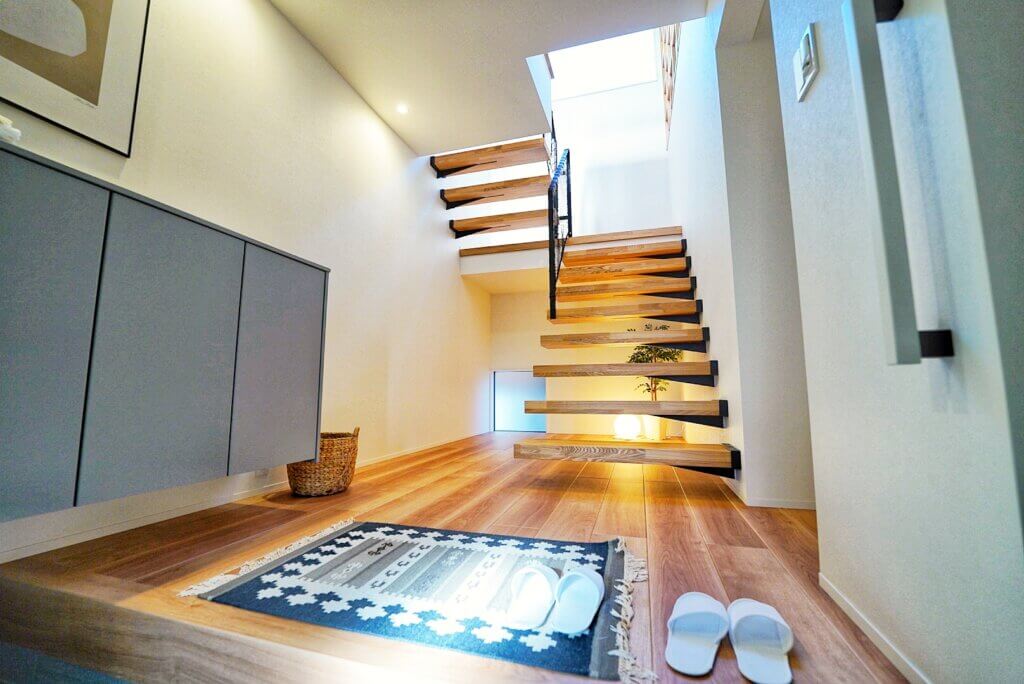 狭小住宅の階段｜階段周りの空間活用事例