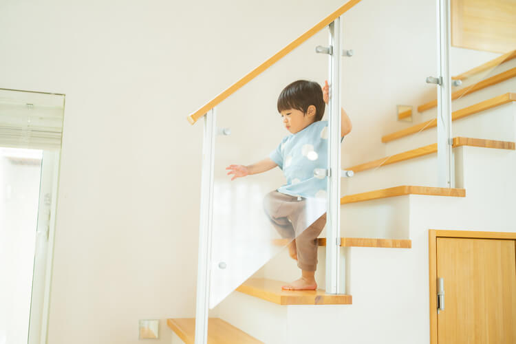 狭小住宅での老後と子育てを見据えた最適な階段