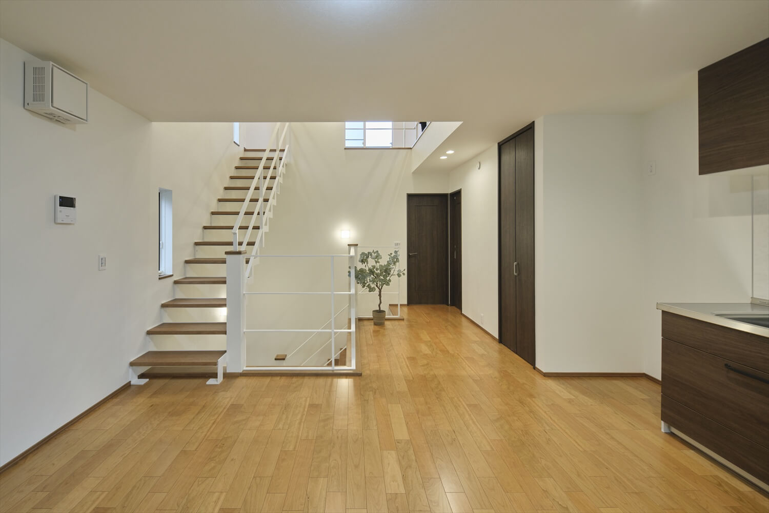 【木造3階建て】吹き抜け階段が主役の縦に広がる開放感あるお家<br/>敷地21.80坪｜延床41.73坪