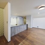 【木造3階建て】高低差のある変形地を最大活用した店舗併用住宅<br/>敷地41.65坪｜延床55.95坪