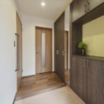 【木造3階建て】高低差のある変形地を最大活用した店舗併用住宅<br/>敷地41.65坪｜延床55.95坪