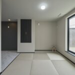 【木造3階建て二世帯住宅】親世帯は木の温もり、子世帯はモノクロの美しさが息づくお家<br/>敷地37.44坪｜延床49.40坪