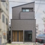 【木造3階建て二世帯住宅】親世帯は木の温もり、子世帯はモノクロの美しさが息づくお家<br/>敷地37.44坪｜延床49.40坪