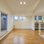【木造3階建て】吹き抜け階段が主役の縦に広がる開放感あるお家<br/>敷地21.80坪｜延床41.73坪